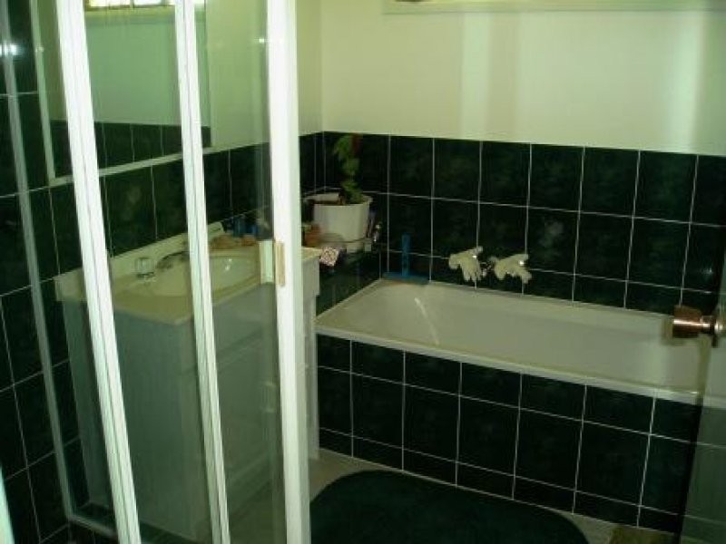15 TRISTANIA ST, Urangan QLD 4655