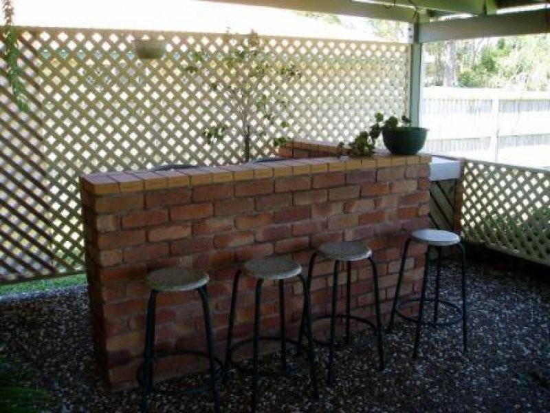 15 TRISTANIA ST, Urangan QLD 4655