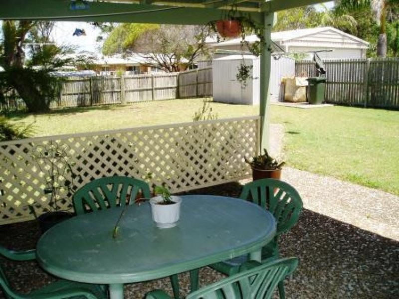 15 TRISTANIA ST, Urangan QLD 4655