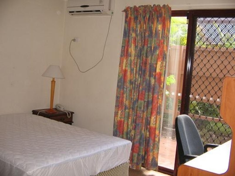 1/28 Barrett Street, Robertson QLD 4109