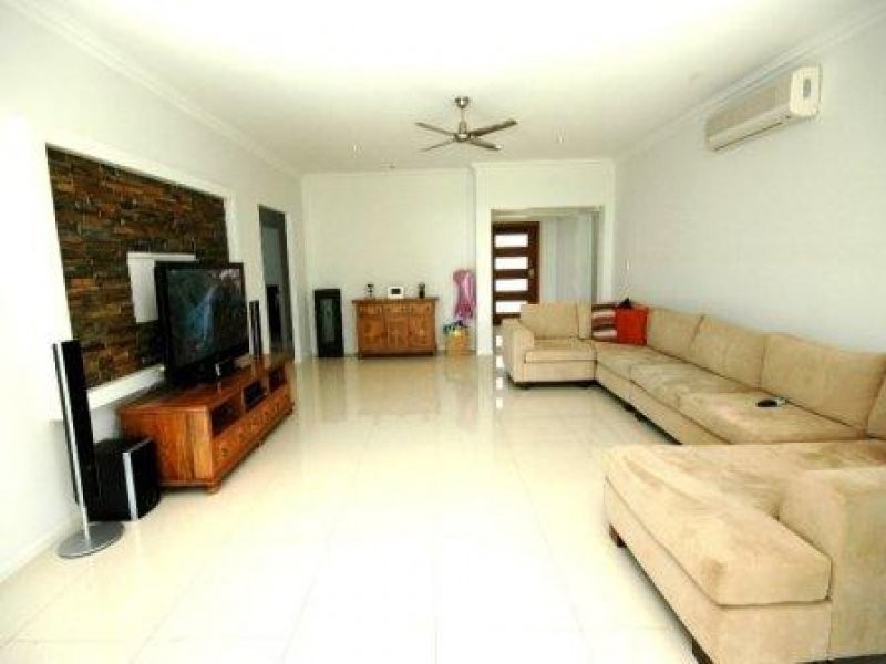 19 BAY PARK RD, Hervey Bay QLD 4655