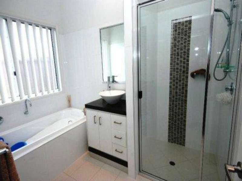 19 BAY PARK RD, Hervey Bay QLD 4655