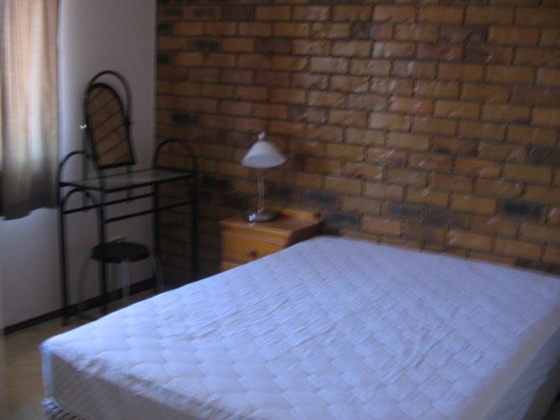 38 Barrett Street, Robertson QLD 4109