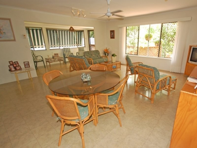 6 PENAMBER COURT, Benowa QLD 4217