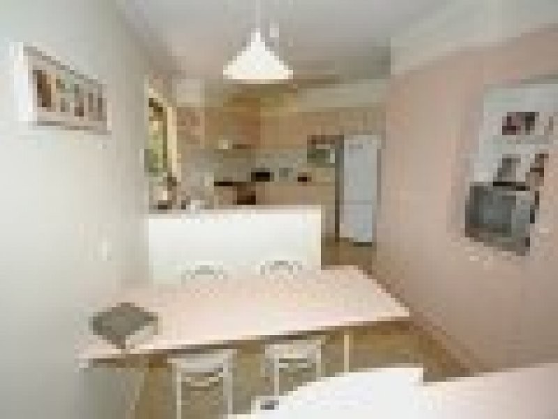 6 PENAMBER COURT, Benowa QLD 4217