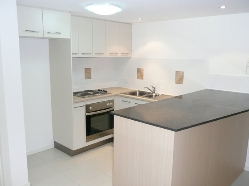 24/10 Grand Parade, Kawana Island QLD 4575