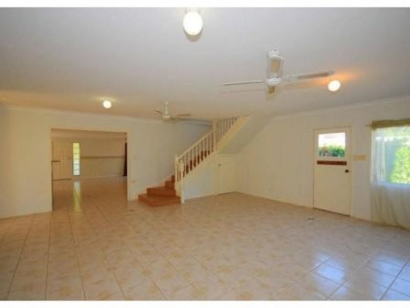 8 SPENCE ST, Point Vernon QLD 4655