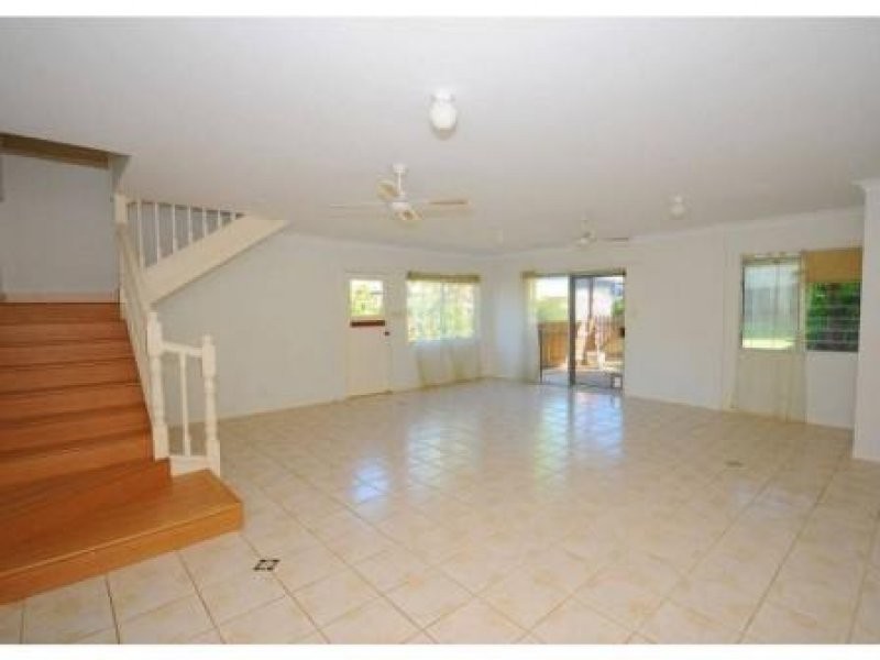 8 SPENCE ST, Point Vernon QLD 4655