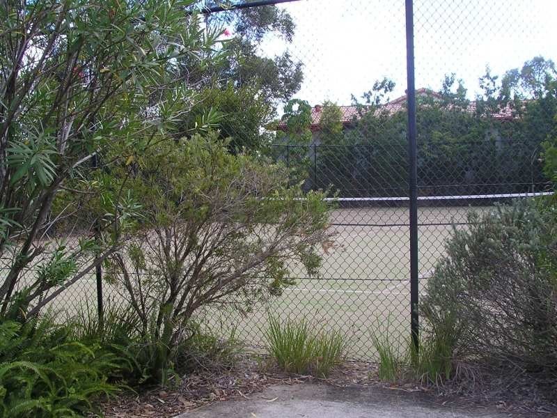 31 Simpsons Rd, Elanora QLD 4221