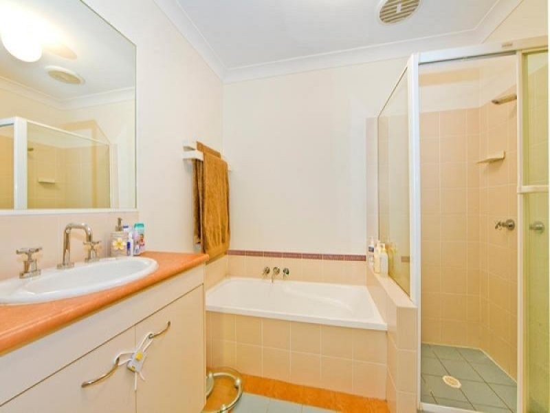 31 Simpsons Rd, Elanora QLD 4221