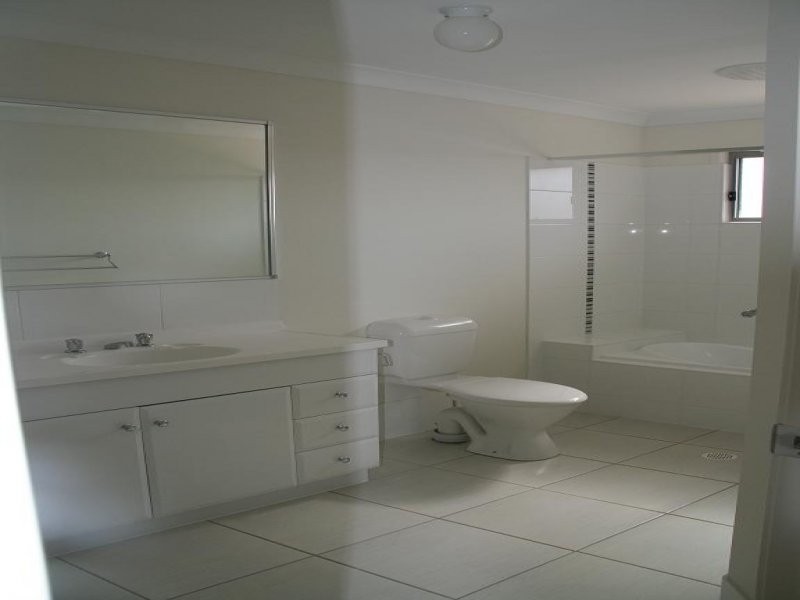 130 Jutland Street, Oxley QLD 4075