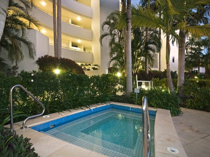 13 Nicklin Way, Minyama QLD 4575