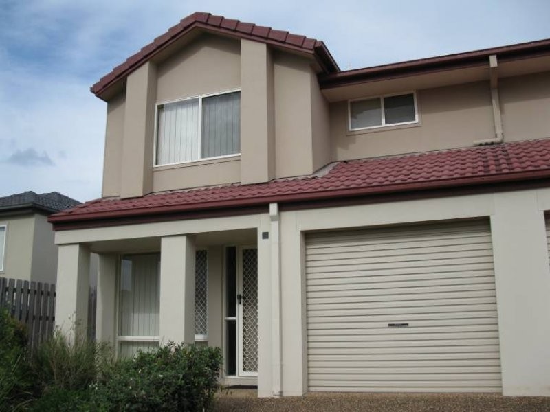 74 Universal St, Pacific Pines QLD 4211