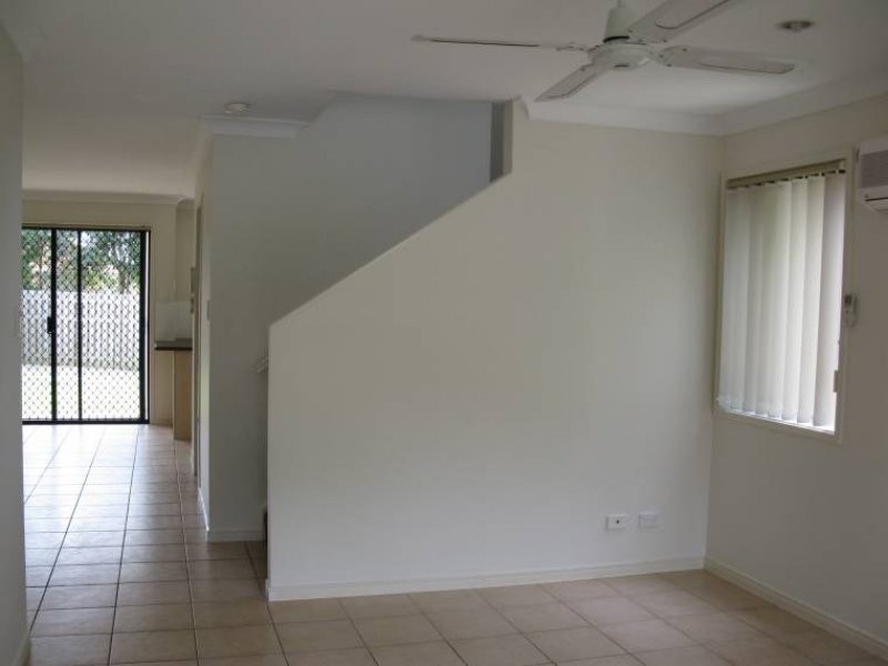 74 Universal St, Pacific Pines QLD 4211