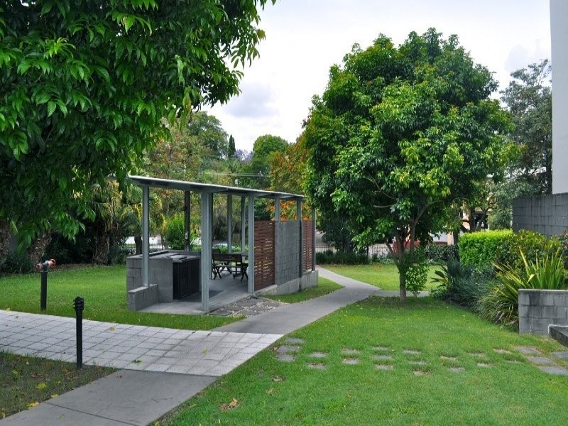 64/2 Campbell St, Toowong QLD 4066