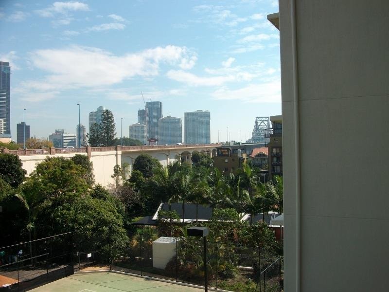 10/1 Goodwin Street, Kangaroo Point QLD 4169