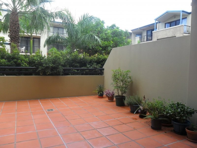 38 LABRADOR ST, Labrador QLD 4215