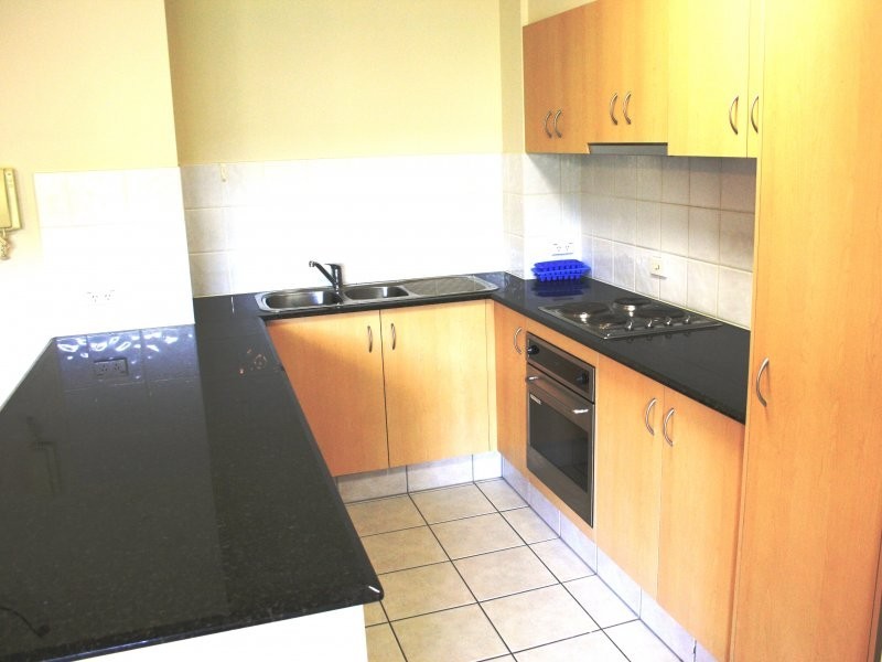 38 LABRADOR ST, Labrador QLD 4215