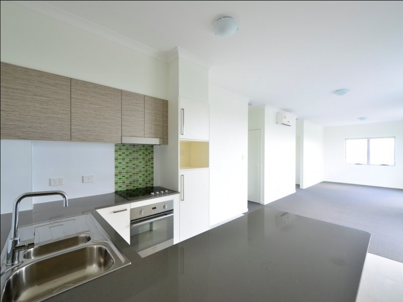 4 / 28 Carl Street, Woolloongabba QLD 4102