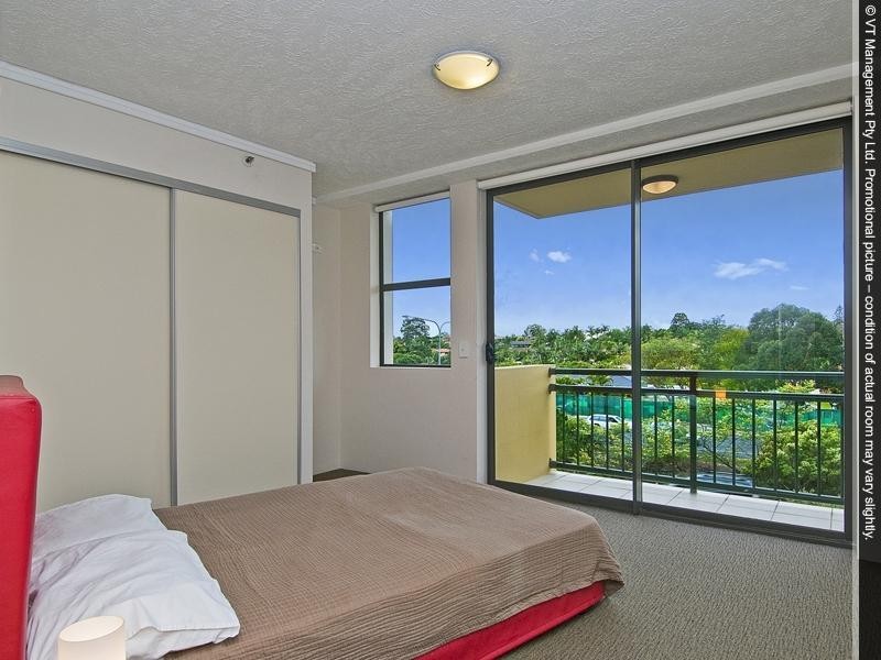 25 Lake Orr Drive, Varsity Lakes QLD 4227