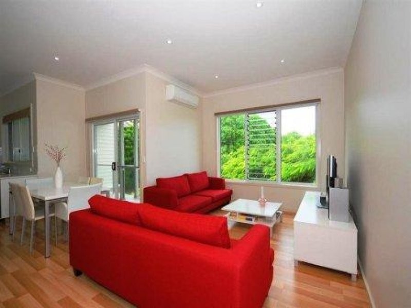 4/5 Pulgul Street, Urangan QLD 4655