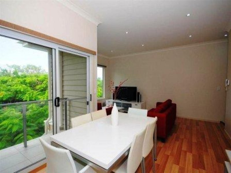 4/5 Pulgul Street, Urangan QLD 4655