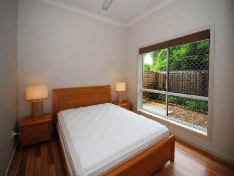 4/5 Pulgul Street, Urangan QLD 4655