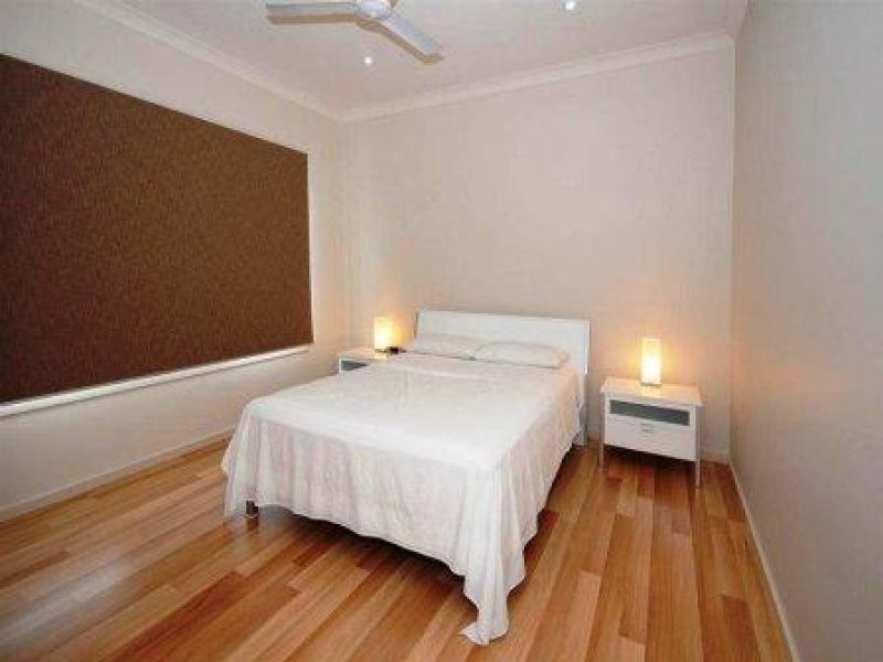 4/5 Pulgul Street, Urangan QLD 4655