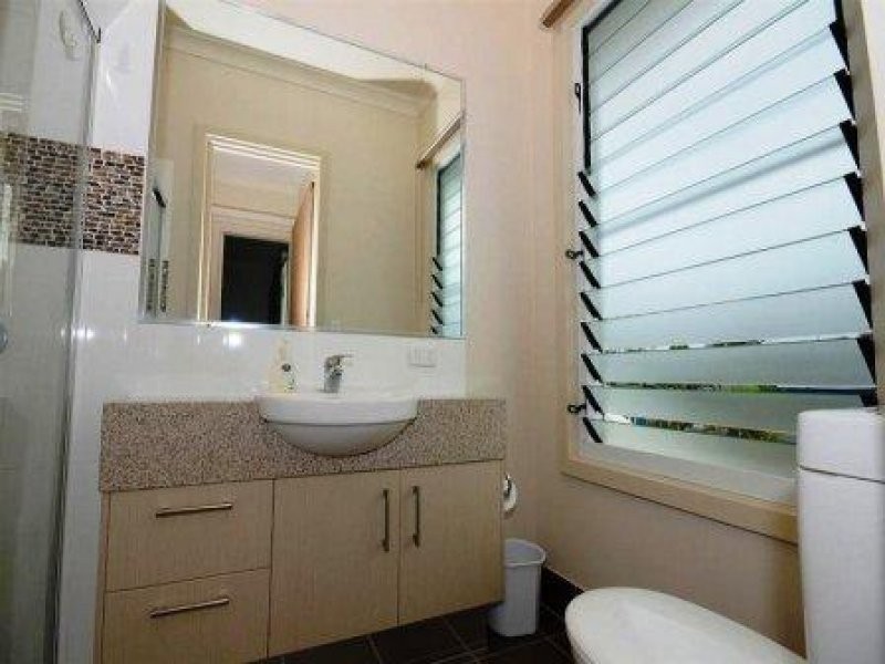 4/5 Pulgul Street, Urangan QLD 4655