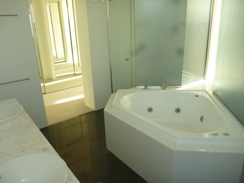 40 RIVERVIEW PDE, Surfers Paradise QLD 4217