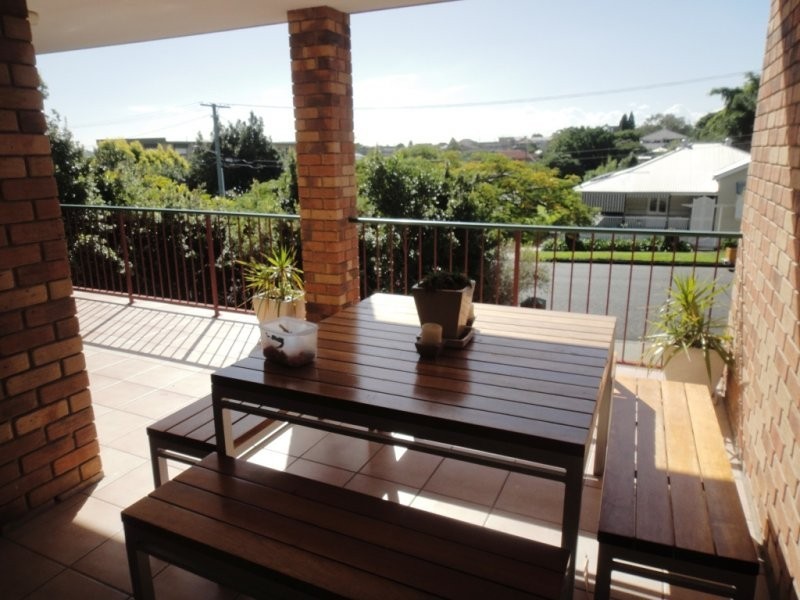 Unit 2/ 69 Shakespeare Street, Coorparoo QLD 4151