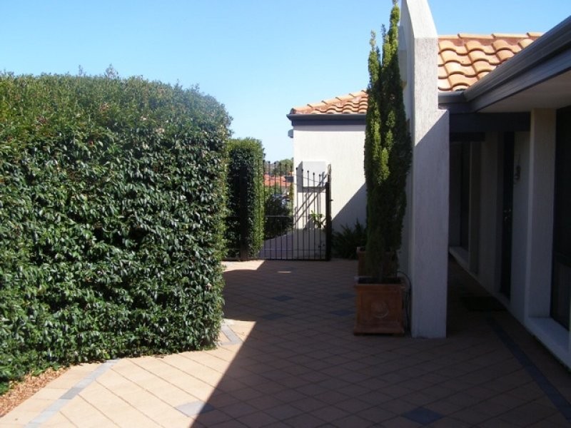 37 Amos Rd, Wanneroo WA 6065