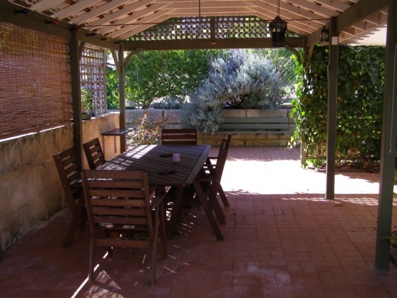 37 Amos Rd, Wanneroo WA 6065