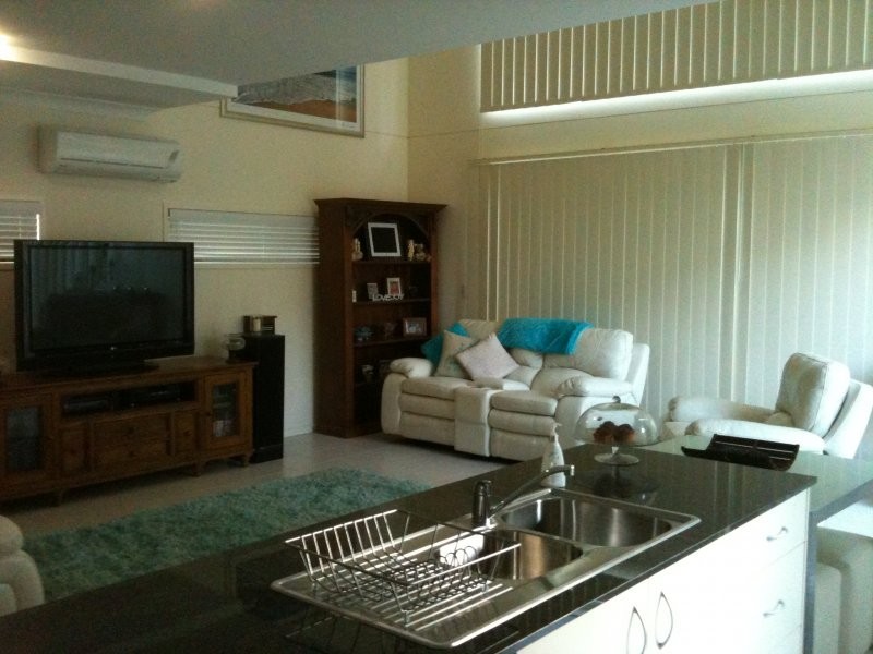 / 71 Elizabeth st, Urangan QLD 4655