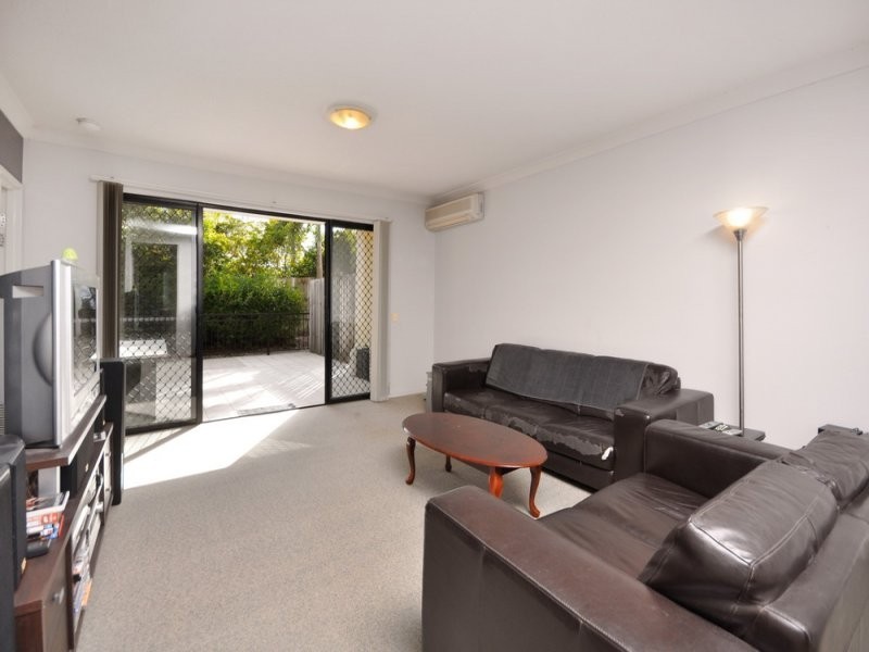 70 Norman Crescent, Norman Park QLD 4170