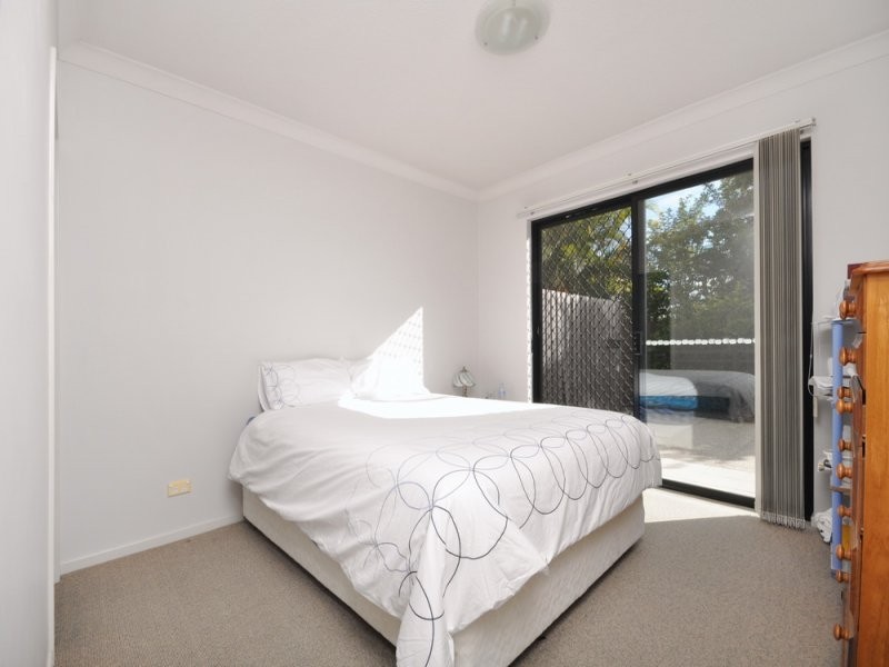 70 Norman Crescent, Norman Park QLD 4170