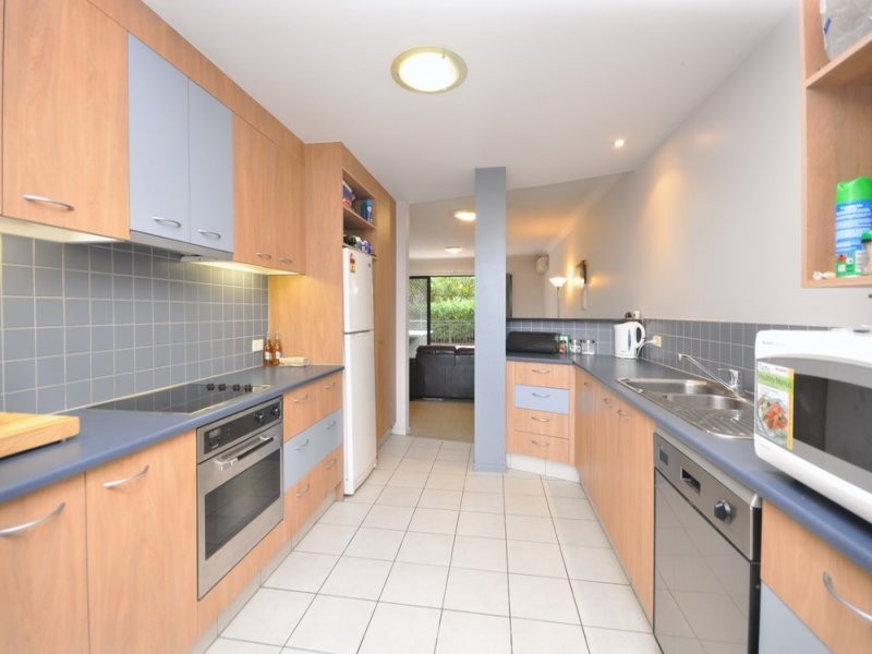 70 Norman Crescent, Norman Park QLD 4170