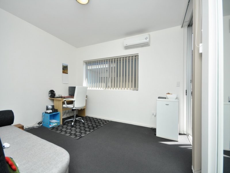 Unit 303 / 28 Masters Street, Newstead QLD 4006