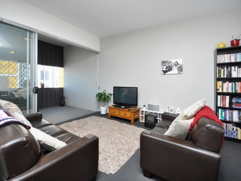 Unit 303 / 28 Masters Street, Newstead QLD 4006