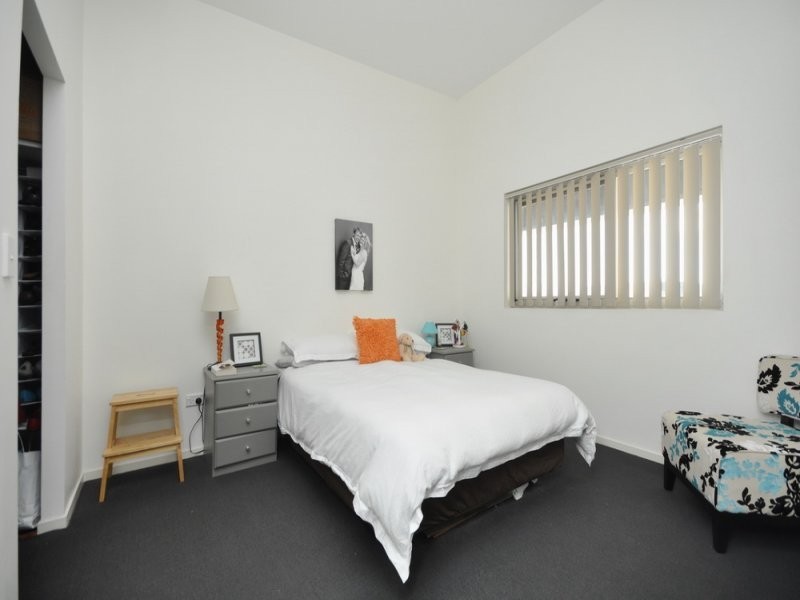 Unit 303 / 28 Masters Street, Newstead QLD 4006