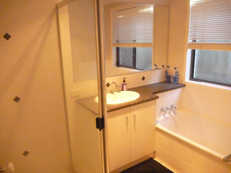 2/13 horrocks crescent, Kearneys Spring QLD 4350