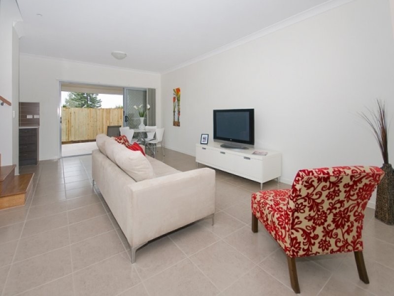 ID 8243, Oxley QLD 4075