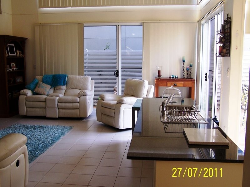 71 Elizabeth st, Urangan QLD 4655