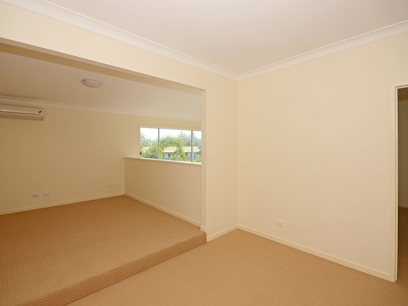 71 Elizabeth st, Urangan QLD 4655