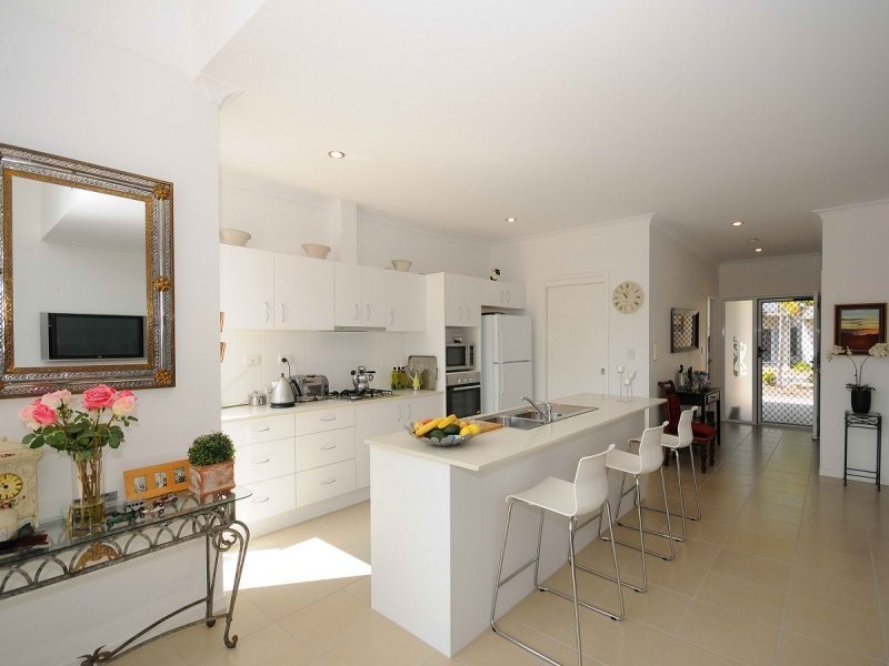 71 Elizabeth st, Urangan QLD 4655