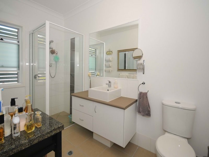 71 Elizabeth st, Urangan QLD 4655