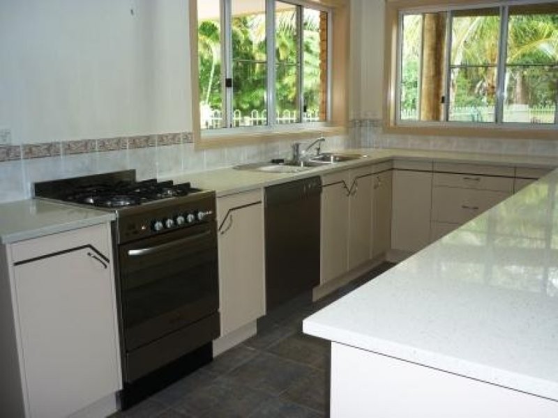 4 Howea Crt, Dundowran Beach QLD 4655