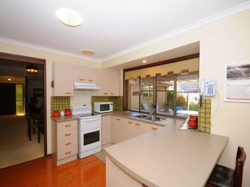 15 Granada Court, Point Vernon QLD 4655