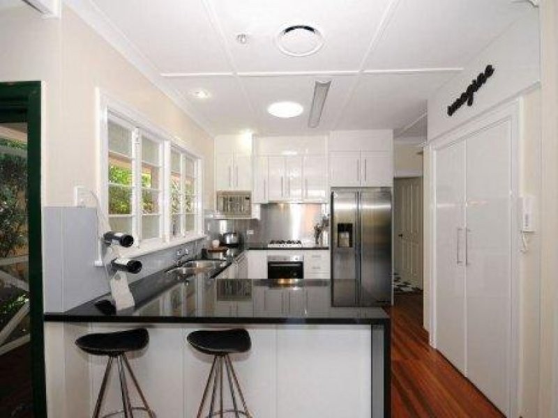 602 The Esplanade, Urangan QLD 4655