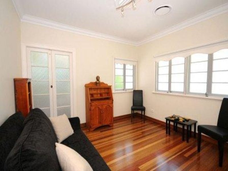 602 The Esplanade, Urangan QLD 4655